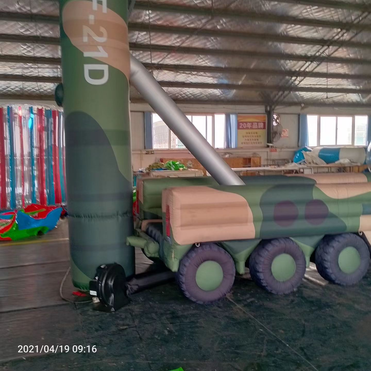 柏乡军事演习中的充气目标车辆：模拟发射车雷达车坦克飞机